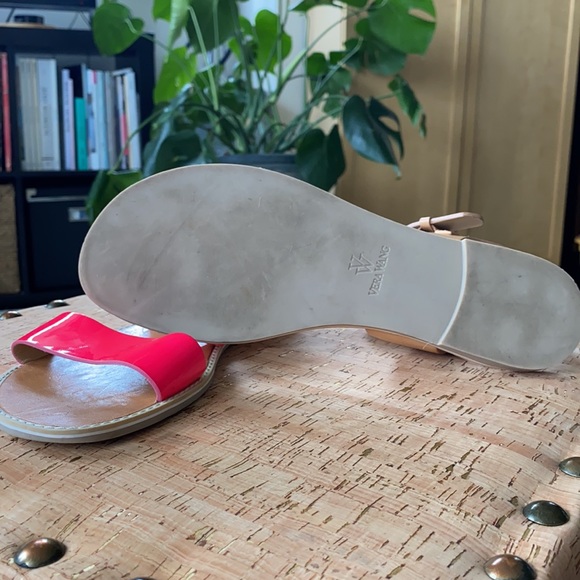 VERA WANG Vibrant Pink Flat Leather Sandal - Picture 3 of 7